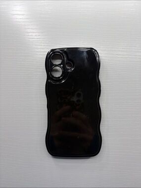 iPhone 16 Black Wavy Case -